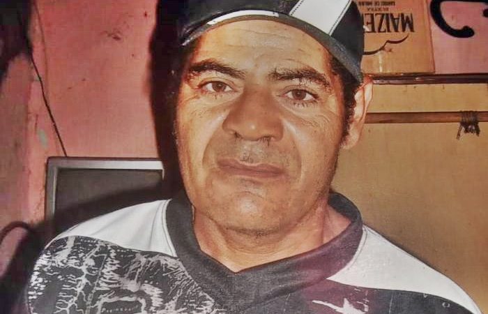 Homem resgata família, volta para salvar animal de estimação e é levado pela correnteza