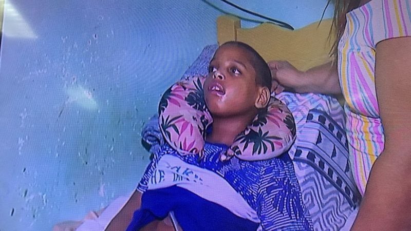 Mãe pede ajuda para tratar filho que ficou com sequelas após choque elétrico