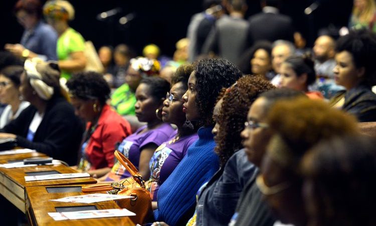 Eleições: como funcionam as cotas de participação de mulheres e negros