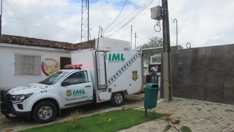 Mais quatro corpos que estavam acumulados no IML são sepultados em Alagoas