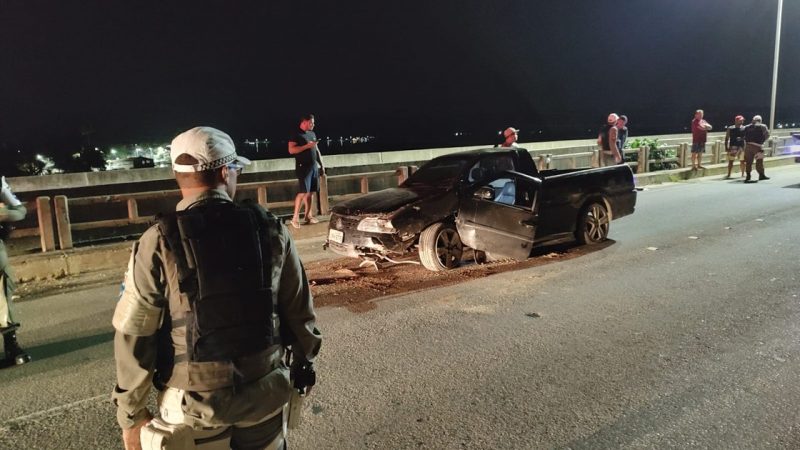 Acidente na ponte da Massagueira deixa motorista ferido e trânsito congestionado na AL-101
