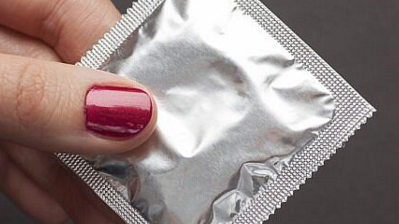 Projeto de lei prevê prisão para quem retirar camisinha sem consentimento