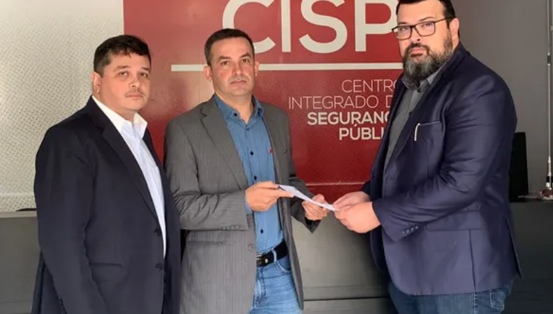 Vereador Neno Toledo apresenta notícia crime contra Prefeito de Igaci Petrucio Barbosa por crime contra a honra