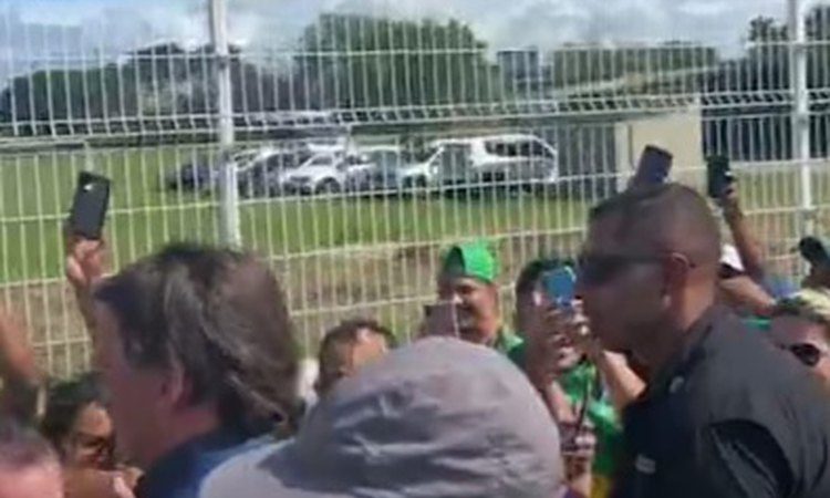 Presidente Jair Bolsonaro chega a Maceió para cumprir agenda oficial