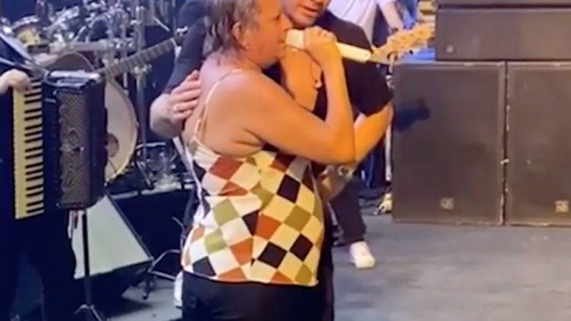 Vídeo: Safadão cobra elogio a governador Paulo Dantas após fã agradecer a JHC