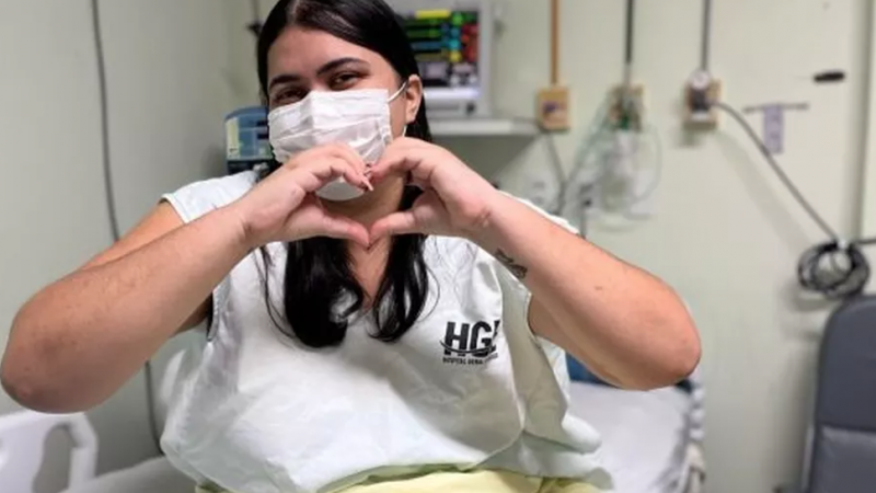 Motorista por aplicativo baleada em Maceió recebe alta da UTI