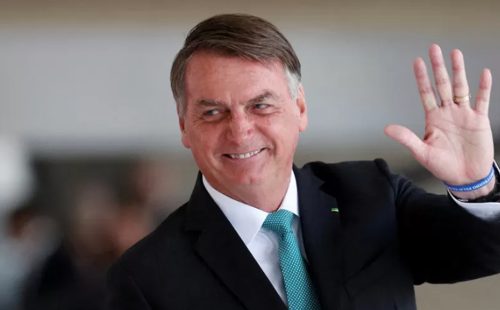 Bolsonaro anuncia redução do preço da gasolina em todo o país a partir desta quarta