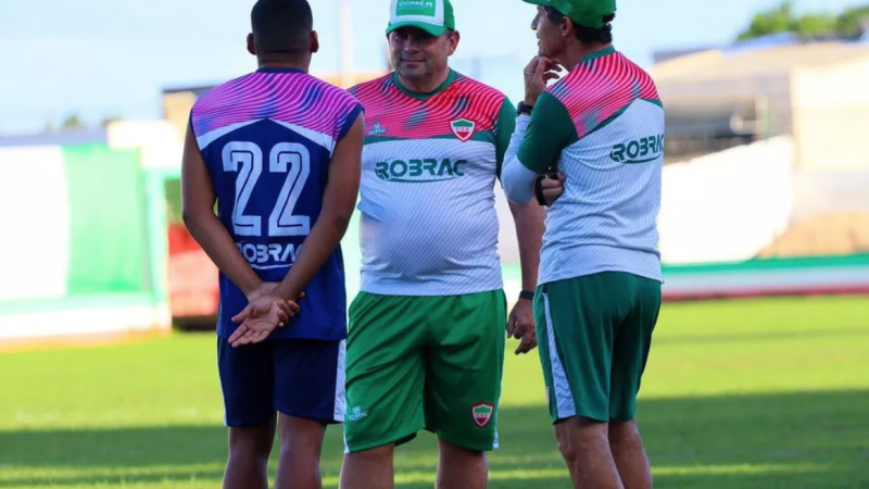 CSE anuncia desligamento de treinador, auxiliar e jogador