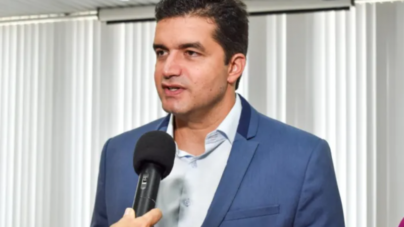 Rui Palmeira afirma que permanece como postulante ao governo