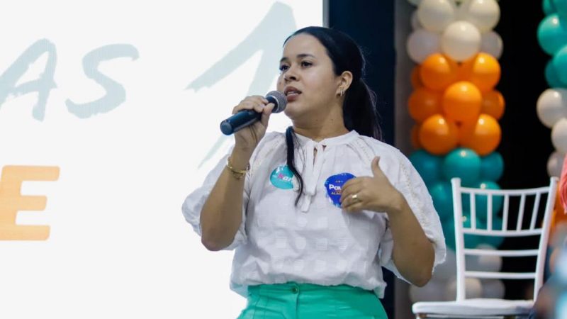 Estou pronta para ser a voz da mulher palmeirense e alagoana, diz Karla Cavalcante em sua convenção