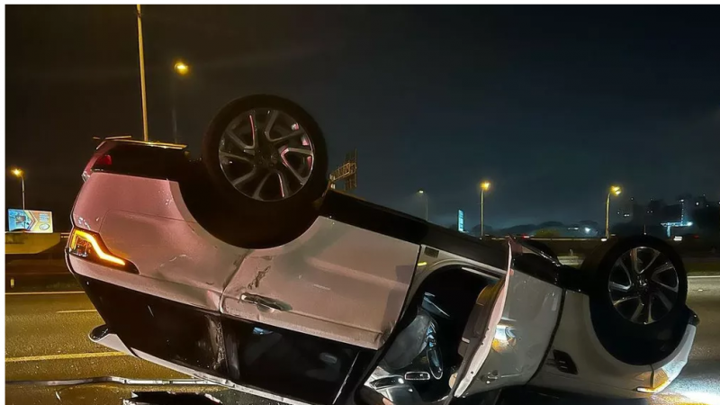 Paula Fernandes ‘está bem, e compromissos estão mantidos’ diz assessoria; cantora sofreu acidente de carro no sábado