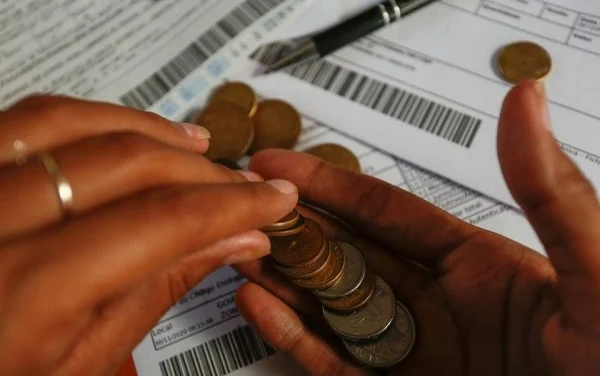 Reféns dos boletos: para 44% dos brasileiros, não sobra nada no fim do mês
