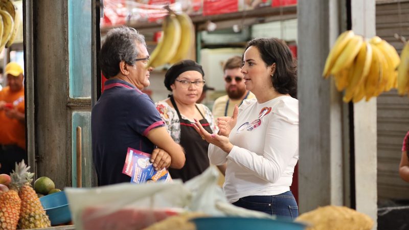 Comerciantes do Mercado Público de Arapiraca recebem caravana de Fabiana Pessoa