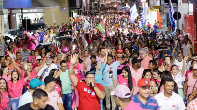 Caminhada de Karla Cavalcante reúne multidão de apoiadores