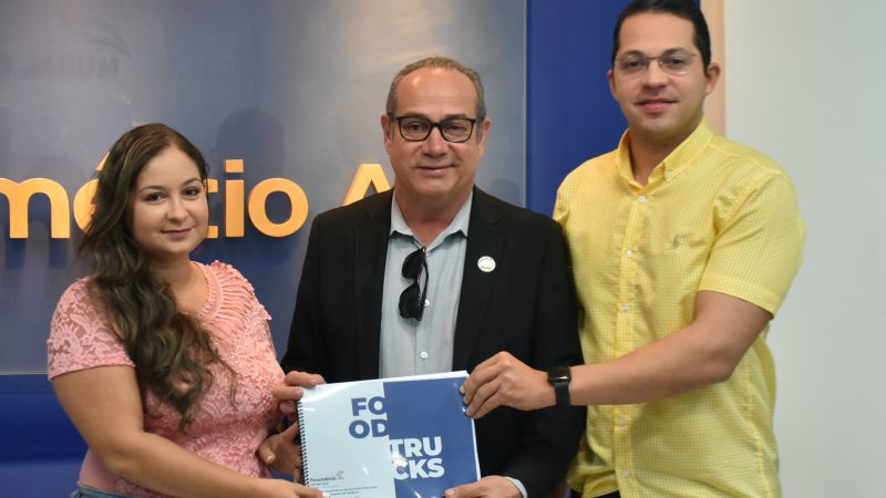 Fecomércio AL entrega oficialmente pesquisa de mapeamento de food trucks da Pajuçara