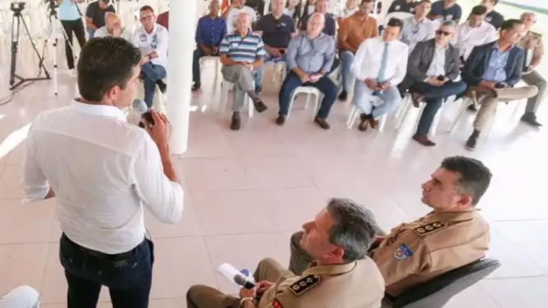 Num encontro com militares Rui Palmeira detalha propostas para segurança pública de AL