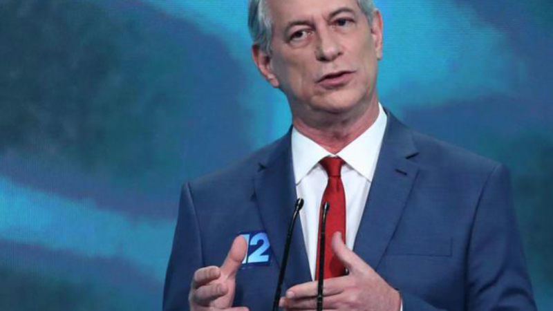 Ciro critica Lula por não ir a debate: ‘Campeão da democracia se ausentou’