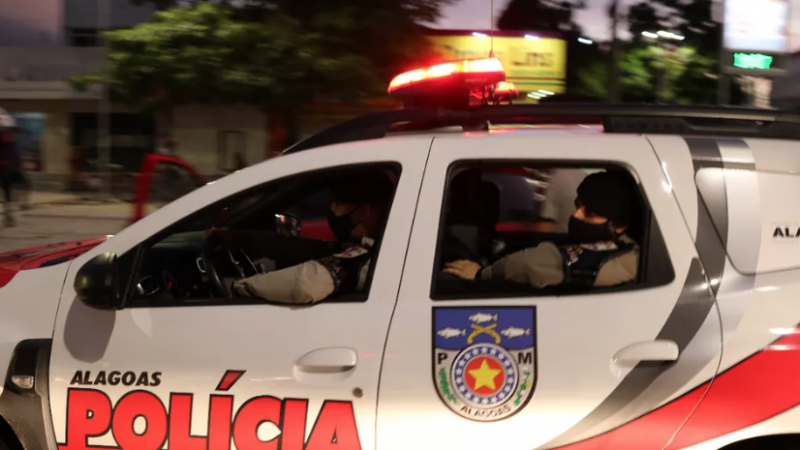 Homem não aceita separação e ameaça a ex-mulher com um facão