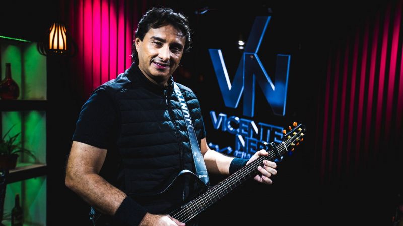 Vicente Nery sofre acidente de carro e é hospitalizado em Fortaleza