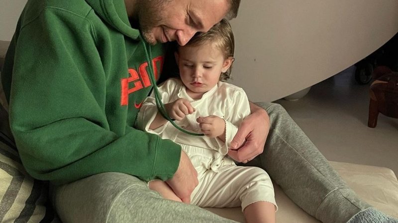 Após um ano de tratamento, Tiago Leifert fala sobre câncer da filha