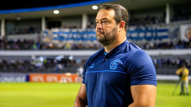 CSA demite Roberto Fernandes após derrota contra o Londrina