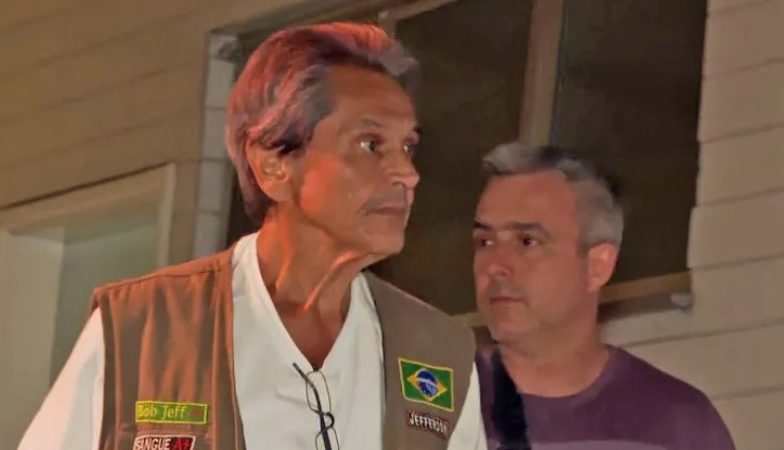 Roberto Jefferson chega a cadeia no Rio 14 horas depois de reagir à prisão e de atacar a PF a tiros