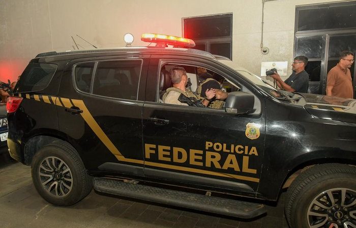 Policiais federais atingidos por Roberto Jefferson têm estilhaços no quadril e no crânio