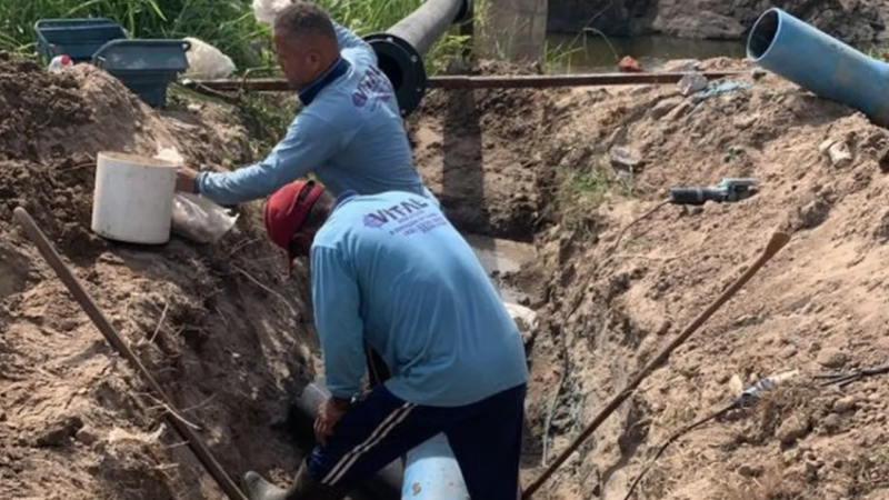 Rompimento de tubulação deixa moradores sem água em Capela, Alagoas