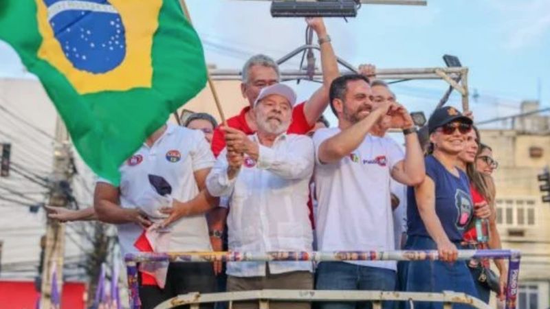 Lula elogia Renan e fala em colocar ex-ministro de Bolsonaro na cadeia
