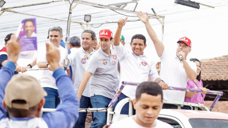 Em Palmeira, JC mobiliza manifesto com Renan Filho na busca de voto para Paulo