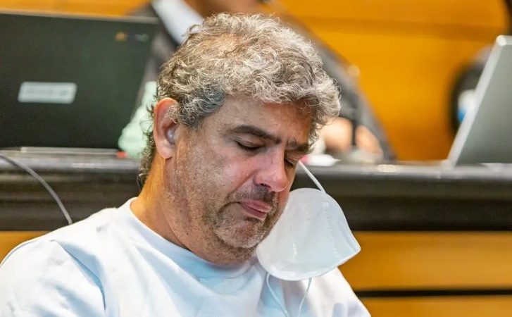 Ex-marido que matou juíza a facadas na frente das filhas é condenado a 45 anos de prisão