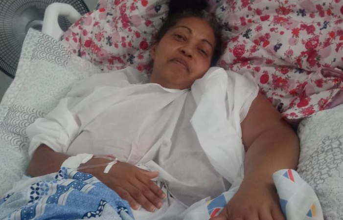 Após descobrir câncer na tireóide, mulher aguarda por quimioterapia; Família pede celeridade