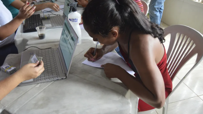 Governo de Alagoas paga novas parcelas do auxílio a 19.880 famílias atingidas pelas chuvas