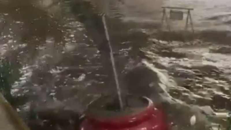 Chuva provoca alagamentos em Palmeira dos Índios, AL