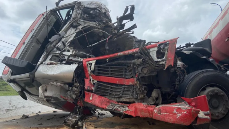 Morre no hospital motorista de carreta envolvido em acidente em Satuba, AL