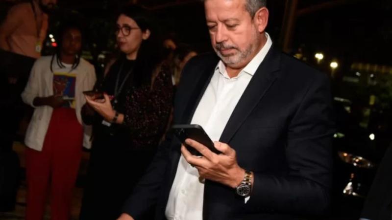 Arthur Lira é hostilizado por bolsonaristas em jantar do PL: “Traidor”