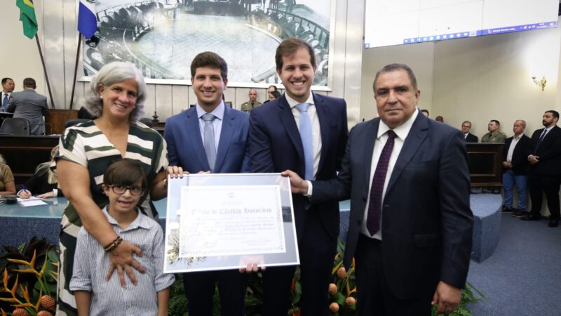 Eduardo Campos é homenageado pelo Parlamento alagoano