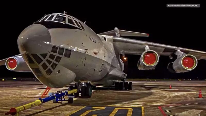 Avião russo fabricado na época da União Soviética pousa em Alagoas