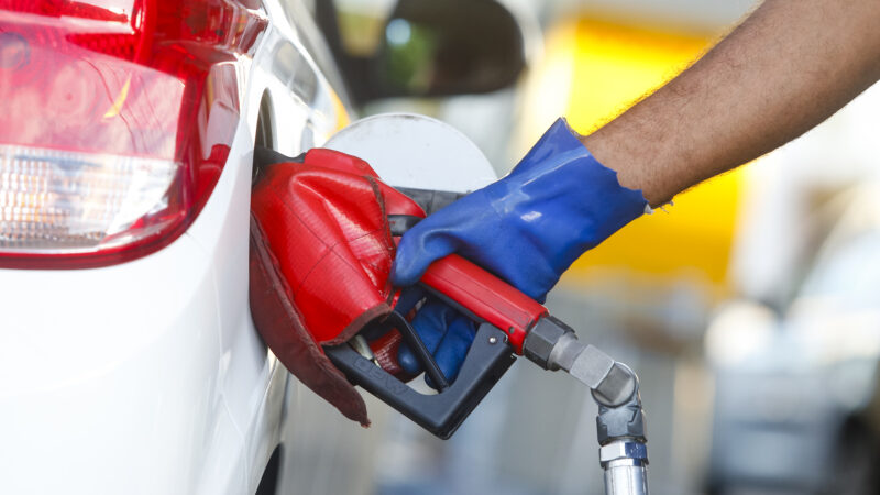 Petrobras reduz preço da gasolina e aumenta o do diesel