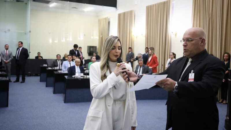 Dra. Sâmea toma posse como deputada na Assembleia Legislativa de AL