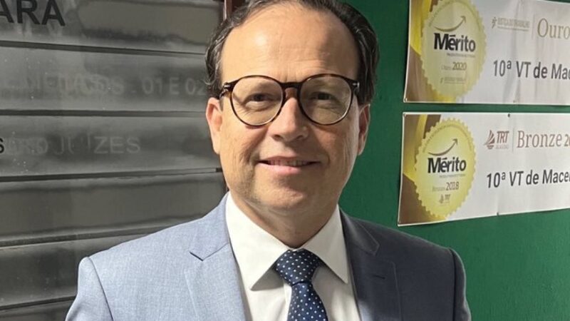 Assembleia Legislativa homenageia advogado Adriano Costa Avelino com entrega da comenda Omar Coêlho de Mello