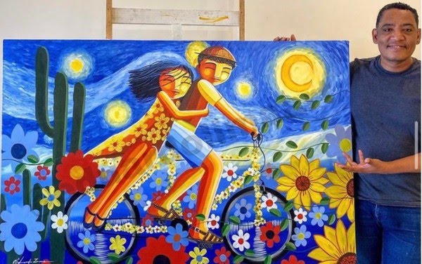 Pintor baiano e ex-frentista se emociona ao ver suas obras expostas no Louvre, em Paris