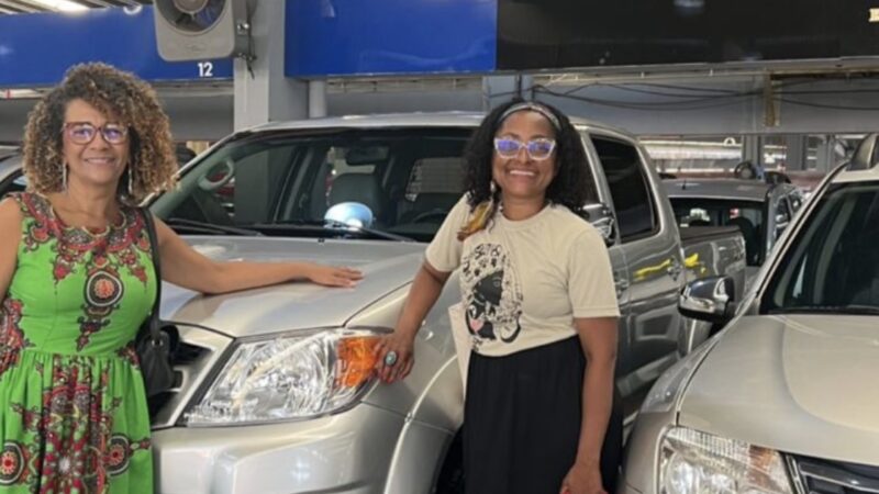 Após cassação, Edna do PT debocha escolhendo um carro pra comprar com a V.I. da chefe