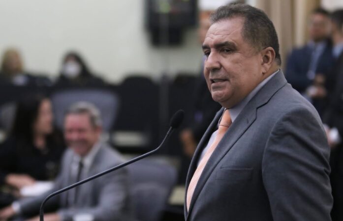Deputado diz que Águas do Sertão tem que se explicar sobre tarifa