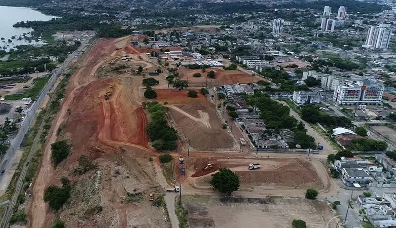 Famílias que ainda vivem na região afetada pela mineração em Maceió saem de casa após ordem judicial: ‘Isso não é uma solução’