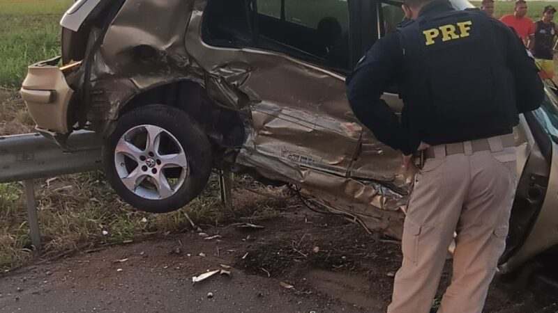Colisão entre dois carros deixa feridos na BR-316, em Atalaia