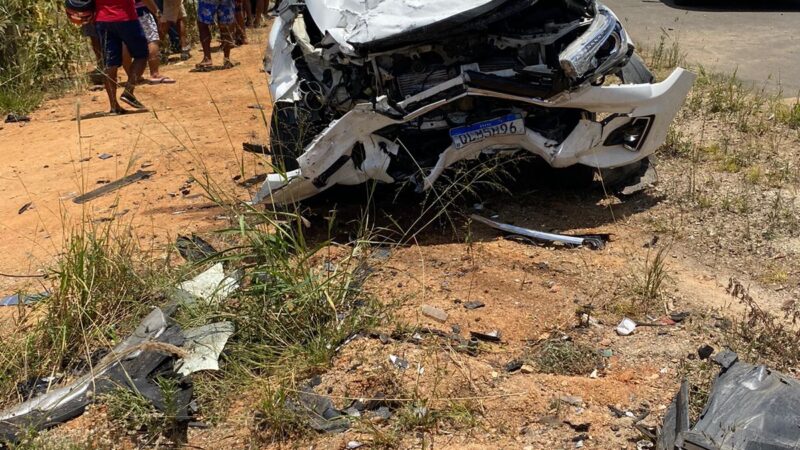 Dois adultos e uma criança morrem em acidente entre carros em Arapiraca