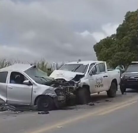 Acidente entre carros deixa dois mortos e dois feridos na BR-424