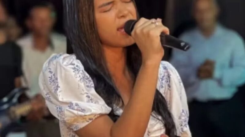 Cantora gospel morre aos 18 anos após acidente com ambulância