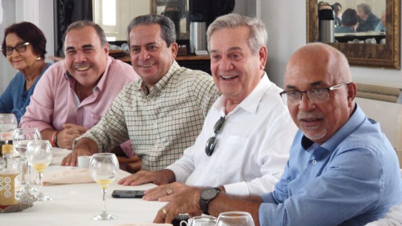 Ronaldo Lessa recebe vice-prefeitos e apresenta sede da vice-governadoria